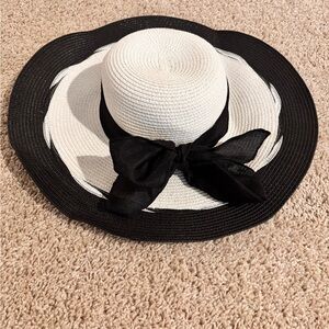 Elegant Black and White Women's Sun Hat